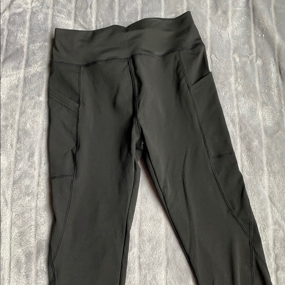 Amazon Capri leggings with pocket, M